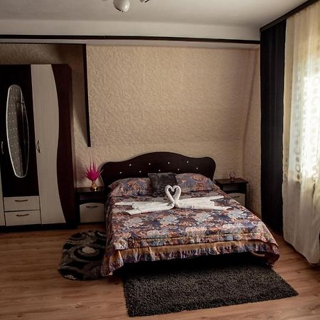 Casa Robi Otel Pestisani Dış mekan fotoğraf
