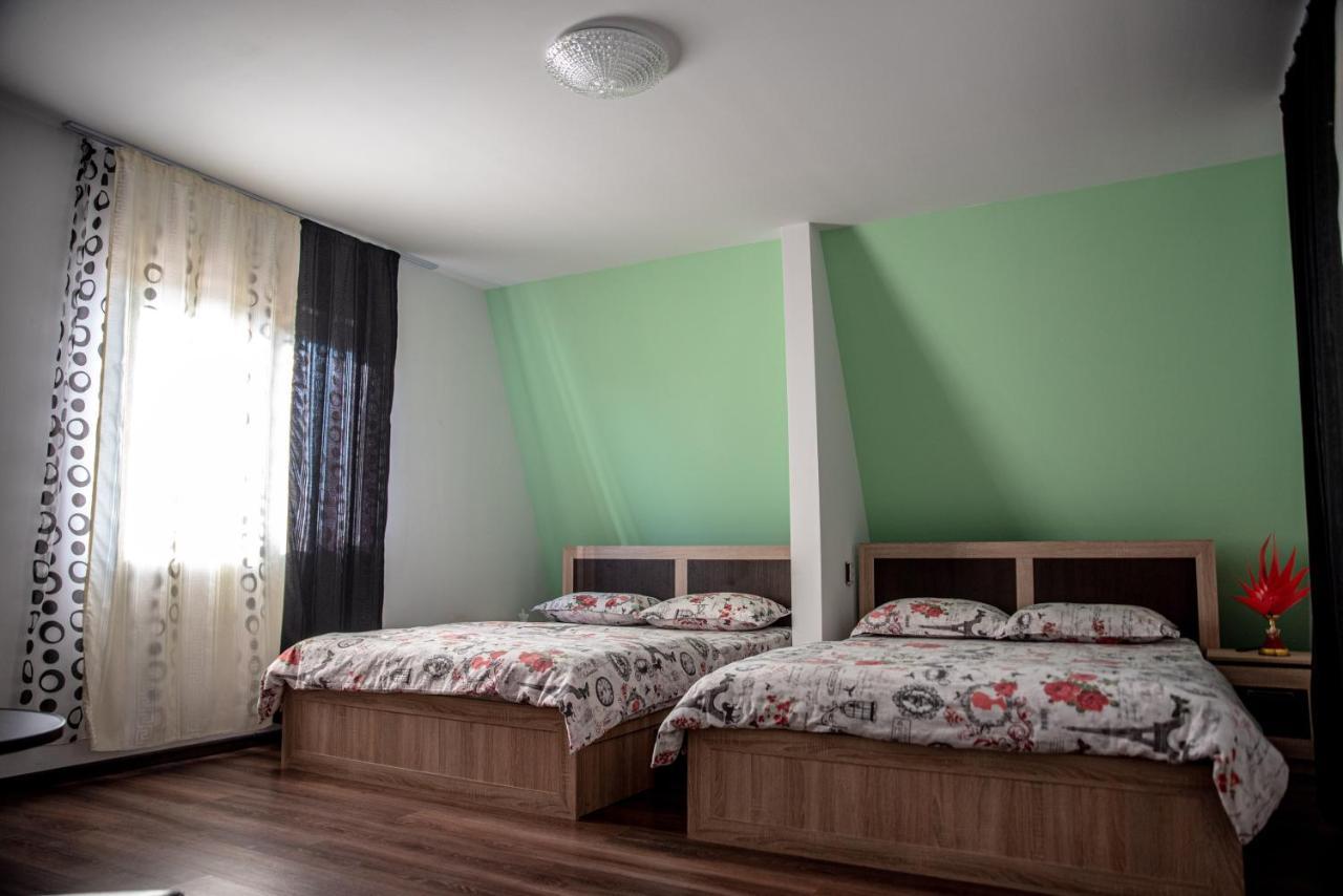 Casa Robi Otel Pestisani Dış mekan fotoğraf