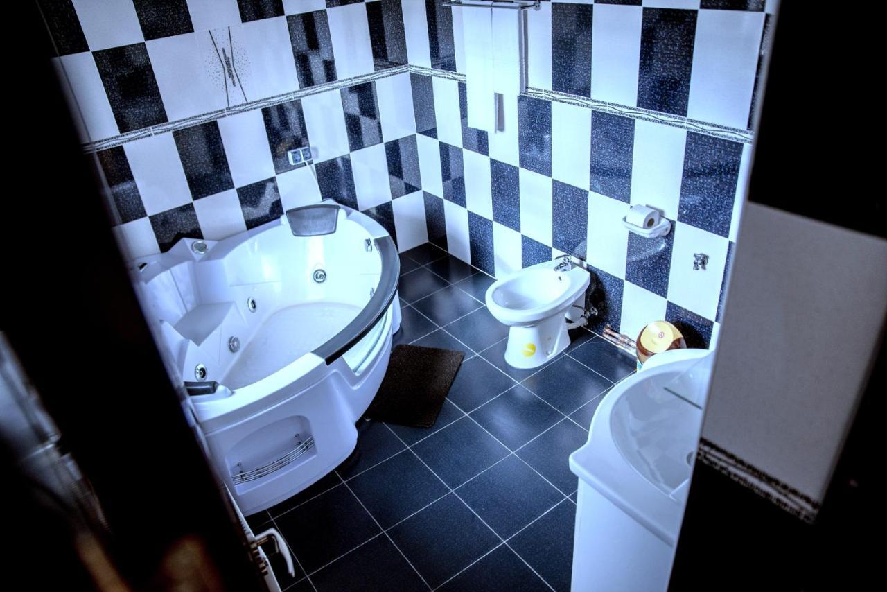 Casa Robi Otel Pestisani Dış mekan fotoğraf